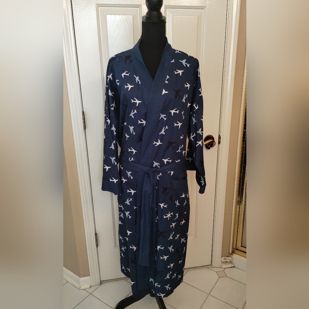 NWOT Geoffrey Beene Robe